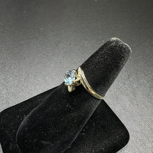 10k yellow gold ring w blue topaz stone