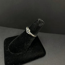 10k gold ring w diamonds