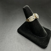 10k gold ring w diamonds (4.1)