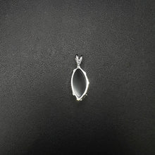 10k white gold pendant w black onyx stone & diamond