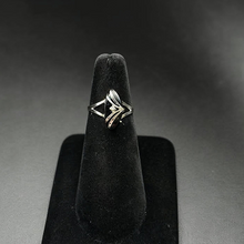 10k white gold ring w black onyx stone & diamond