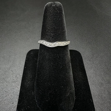 10k white gold curvy diamond ring