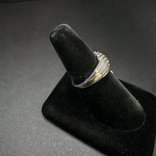 10k white gold ring w baguette diamonds