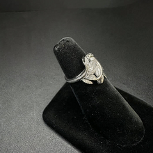 10k white gold ring w diamonds