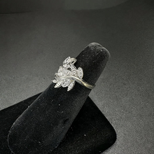 10k white gold ring w diamonds