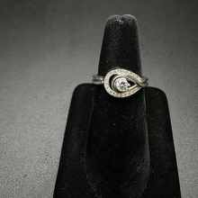 10k white gold ring w diamonds
