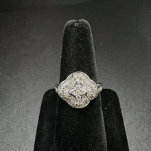 10k white gold ring w diamonds