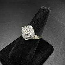 10k white gold ring w diamonds