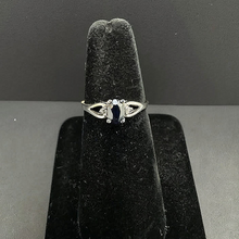 10k white gold ring w sapphire stone & diamonds