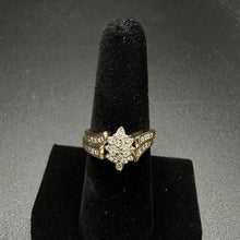 10k yellow gold cluster ring w diamonds