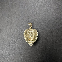 10k yellow gold lion face pendant w cubic zirconias
