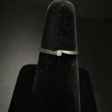 14k gold ring w diamond