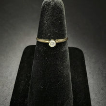 14k gold ring w diamond