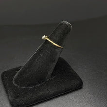 14k gold ring w diamond
