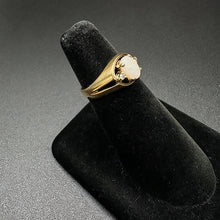 14k gold ring w diamonds & opal stone