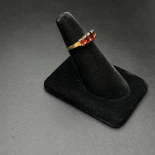 14k gold ring w garnet stones (3.2)