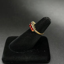 14k gold ring w garnet stones (3.2)