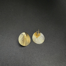 14k yellow gold shell stud earrings
