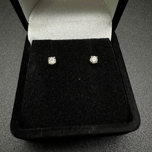 14k yellow gold stud diamond earrings