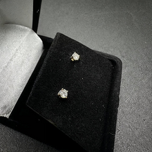 14k yellow gold stud diamond earrings