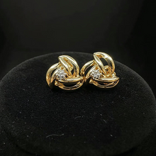 14k gold stud earrings w 3 leafs & diamonds