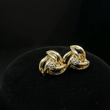 14k gold stud earrings w 3 leafs & diamonds