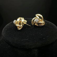 14k gold stud earrings w 3 leafs & diamonds