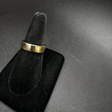 14k gold wedding band (10.9)