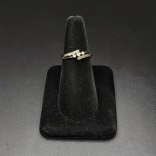 14k gold ring w diamonds