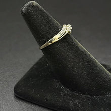 14k gold ring w diamonds