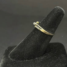 14k gold ring w diamonds