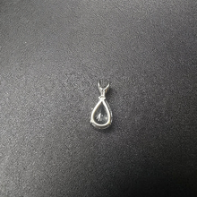 14k white gold pendant w cubic zirconia tear drop stone