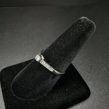 14k white gold ring w diamonds