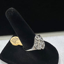 14k white gold ring w diamonds