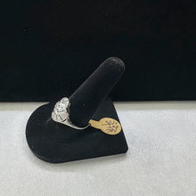 14k white gold ring w diamonds