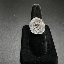 14k white gold rose ring (7.2)