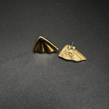 14k yellow gold wing stud earrings