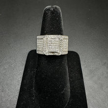 14k womens diamond encrusted ring (8.6)