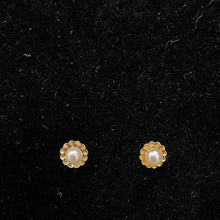 14k yellow gold flower pearl stud earrings