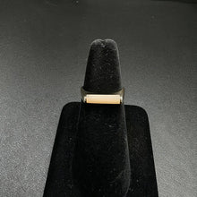 14k yellow gold ring w coral stone