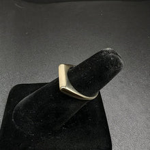 14k yellow gold ring w coral stone