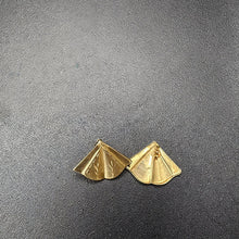14k yellow gold fan stud earrings