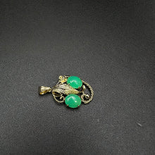 14k yellow gold pendant w jade stones