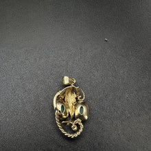 14k yellow gold pendant w jade stones