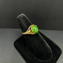 18k gold ring w jade stone