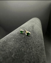 10k gold stud earrings w lab grown emeralds
