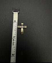 14k Gold cross pendant w Diamond