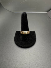 18k gold wedding band