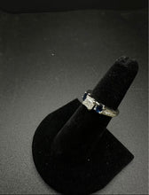 14k gold ring w princess cut center stone & blue sapphires