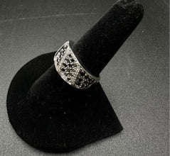18k white gold diamond ring w black diamonds